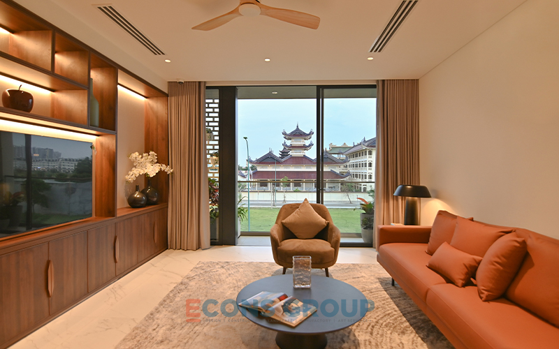 Global City Shophouse Interior – Smart & Elegant Living